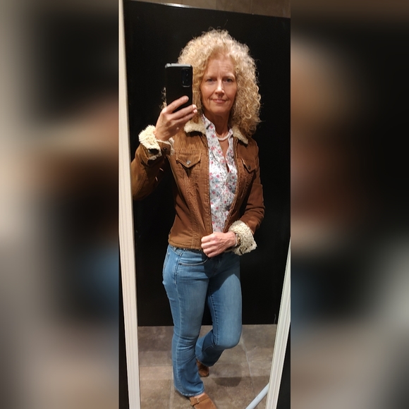 Meet your Posher, April - Picture 10 of 12